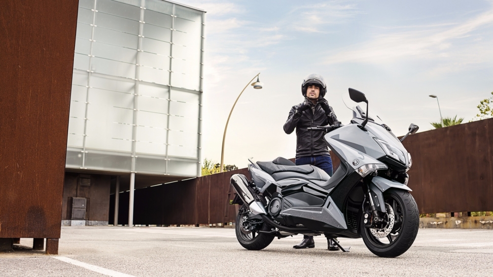TMAX LUX MAX ABS