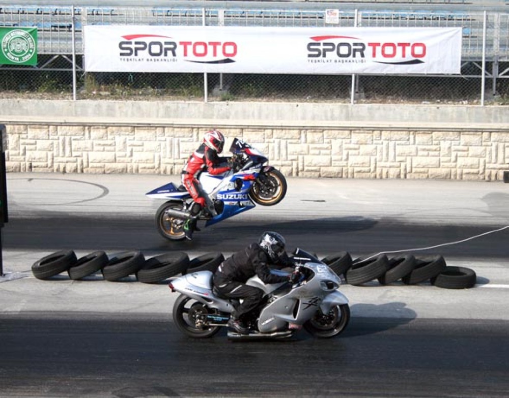 Drag Yarışları Nefesleri Kesti
