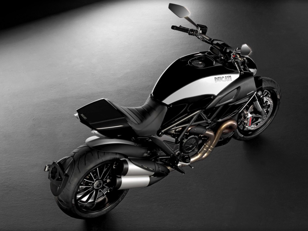 Diavel Cromo
