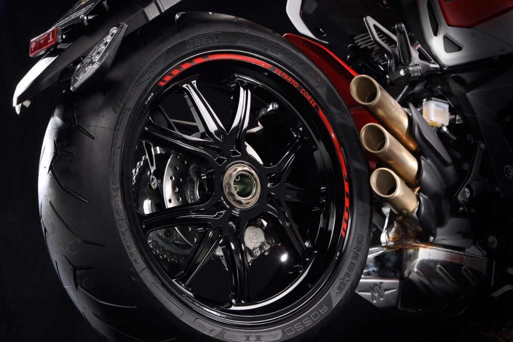 Brutale 800 Dragster RC