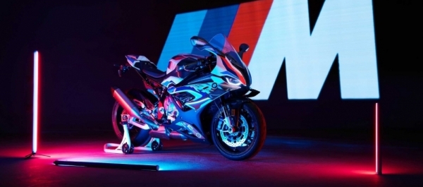 M Logolu İlk Motosiklet BMW M1000RR 