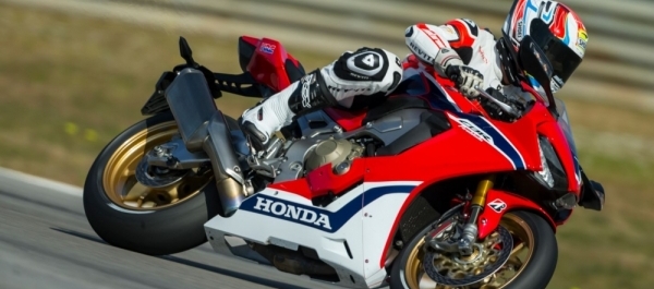 Honda'nın Efsanevi Modeli CBR1000RR Pist Sürüş Eğitimine Açılıyor