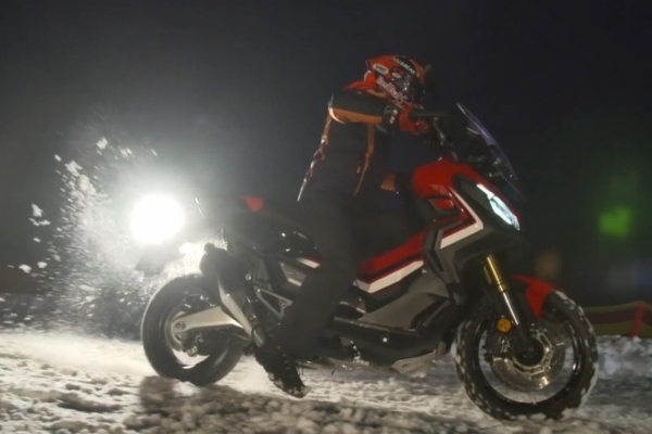 Honda X-ADV ile Kar Performansı