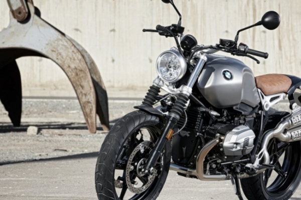 R NineT