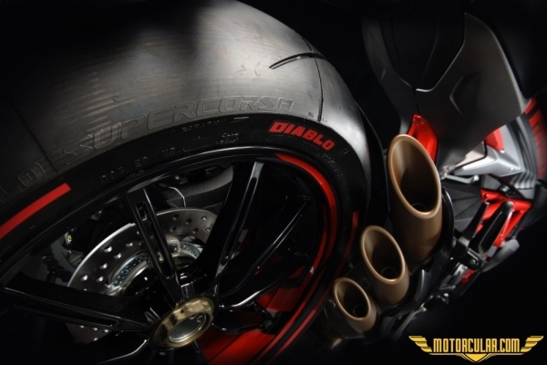 MV Agusta 800 RR Pirelli