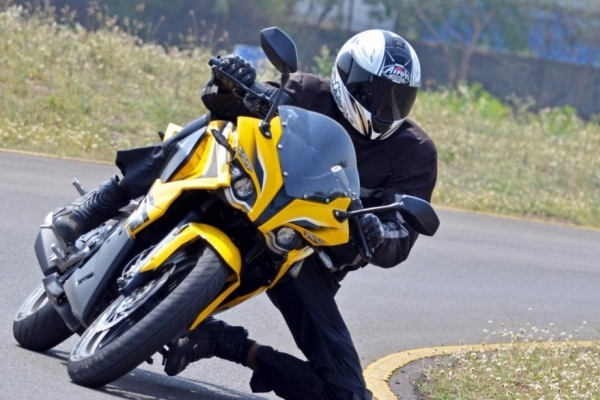 2015 Bajaj Pulsar RS  200 