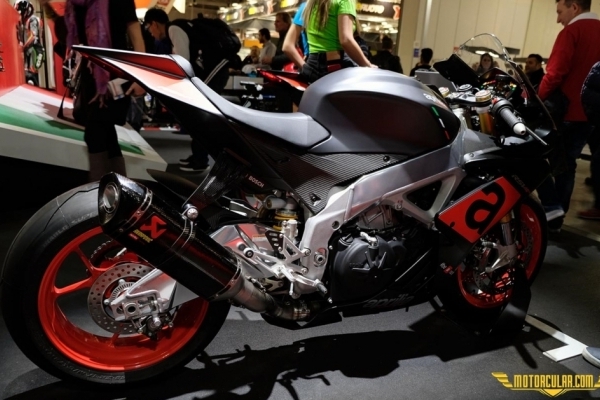 Aprilia RSV4 RF Factory Works 2018 www.motorcular.com