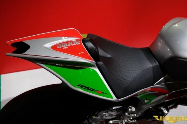 Aprilia RSV4 RF Factory Works 2018 www.motorcular.com