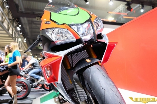 Aprilia RSV4 RF Factory Works 2018 www.motorcular.com