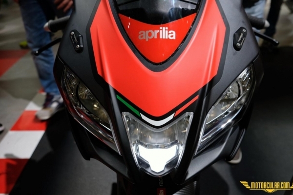 Aprilia RSV4 RF Factory Works 2018 www.motorcular.com