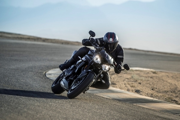 Triumph Speed Triple Serisini Sundu