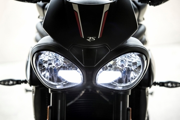 Triumph Speed Triple Serisini Sundu