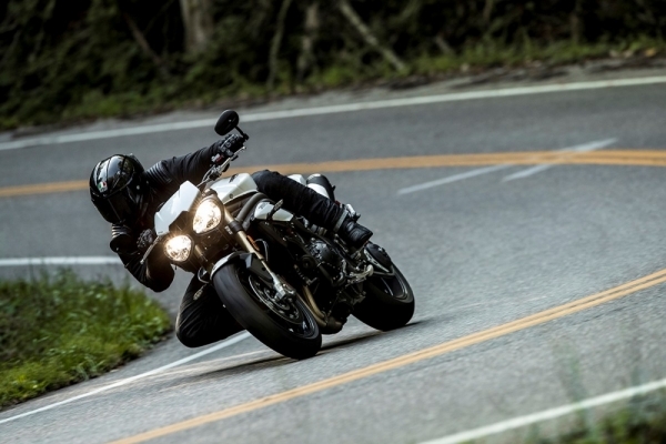 Triumph Speed Triple Serisini Sundu