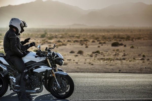 Triumph Speed Triple Serisini Sundu