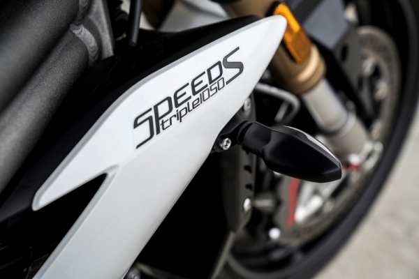 Triumph Speed Triple Serisini Sundu