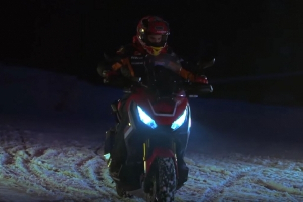 Honda X-ADV ile Kar Performansı